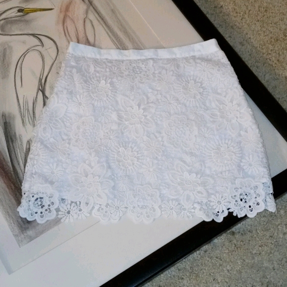 TOPSHOP White Lace Overlay MiniSkirt - Picture 2 of 10